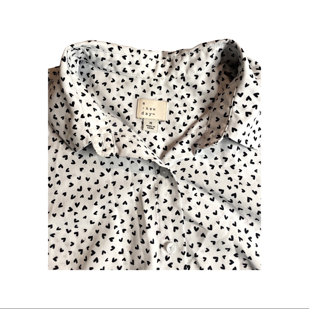 Heart patterned button up. Medium. - Picture 3 of 4